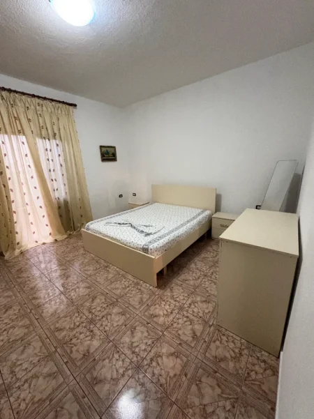 Tirane, jepet me qera Banesë 2+1, Kati 2, Mobiluar, Çmimi 35.000 Lekë të Reja, tek Rruga Jordan Misja, Tiranë