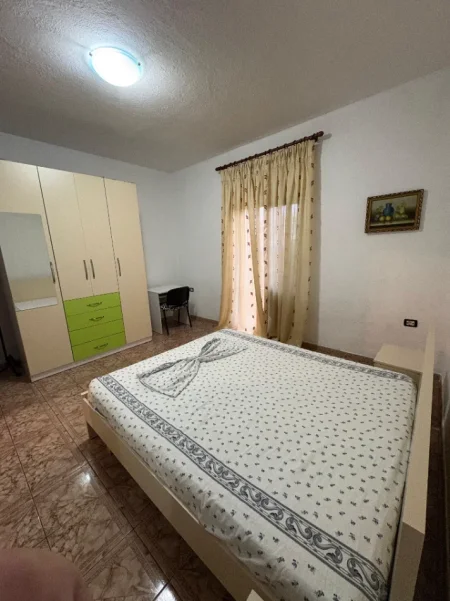 Tirane, jepet me qera Banesë 2+1, Kati 2, Mobiluar, Çmimi 35.000 Lekë të Reja, tek Rruga Jordan Misja, Tiranë