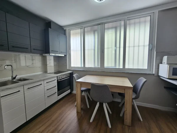 Tirane, jepet me qera apartament Kati 1, 75 m² 800 € 