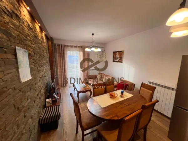 Tirane, shitet apartament 3+1+Ballkon Kati 4, 122 m² 176.000 € (fresk)