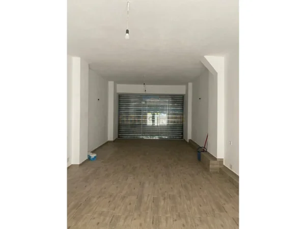 Tirane, shes ambjent biznesi Kati 0, 50 m² 180.000 € (Pallati me Shigjeta, Tirane,)