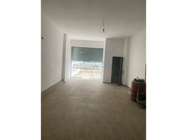 Tirane, shes ambjent biznesi Kati 0, 50 m² 180.000 € (Pallati me Shigjeta, Tirane,)