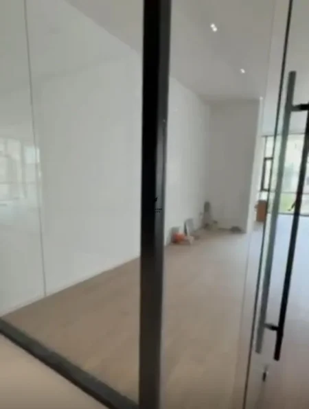 Tirane, jepet me qera zyre Kati 1, 127 m² 1.905 € (MINE PEZA)