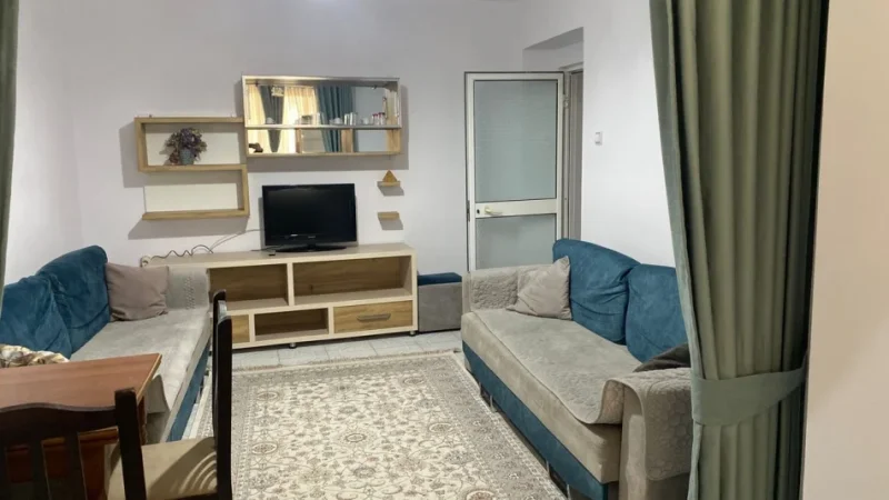 Tirane, jepet me qera apartament 1+1 Kati 1, 55 m² 500 € (Rruga e Dibrës)