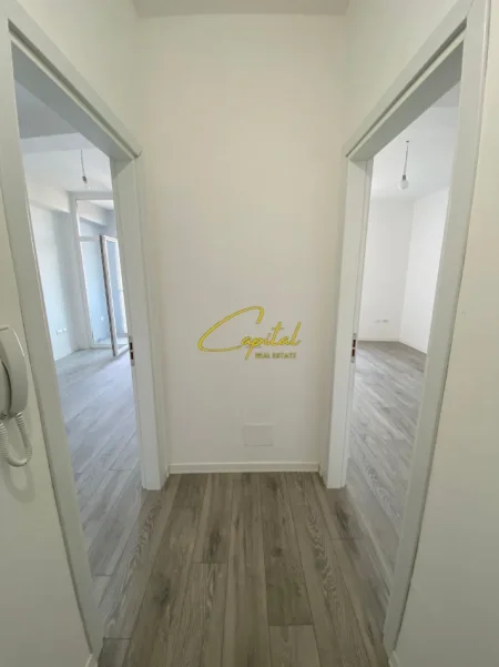 Tirane, jepet me qera zyre Kati 6, 72 m² 700 € (KOMUNA E PARISIT)