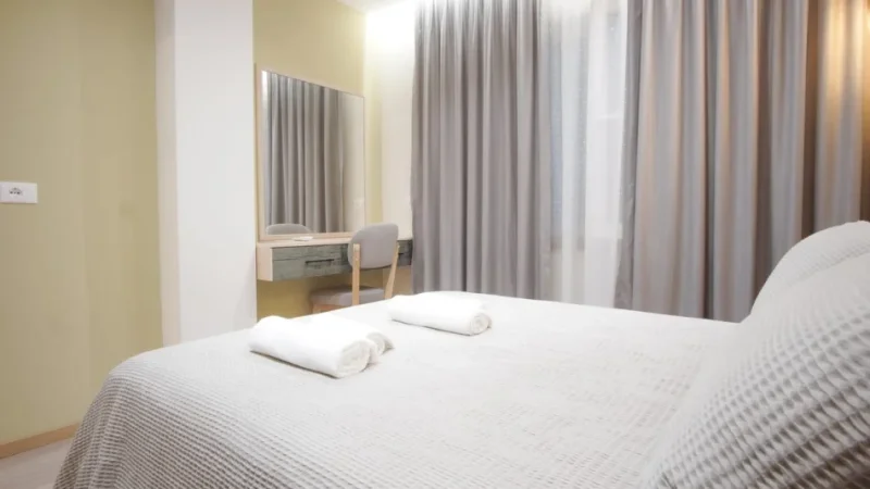 Tirane, jepet me qera apartament 1+1 Kati 1, 65 m² 750 € (21 Dhjetori)