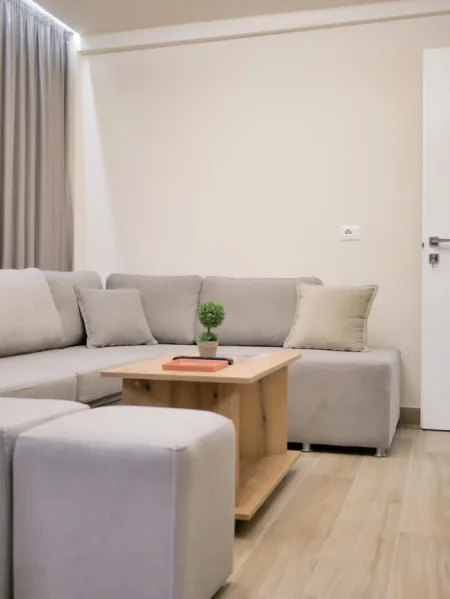 Tirane, jepet me qera apartament 1+1 Kati 1, 65 m² 750 € (21 Dhjetori)