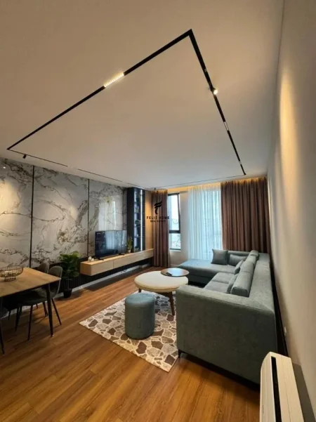Tirane, jepet me qera apartament 1+1 Kati 7, 65 m² 800 € (JORDAN MISJA)