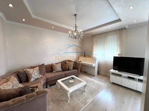 Tirane, jepet me qera apartament 2+1+Ballkon Kati 10, 125 m² 1.500 € (Blloku)