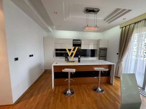 Tirane, jepet me qera apartament 2+1+Ballkon Kati 8, 122 m² 2.000 € (BLLOK)