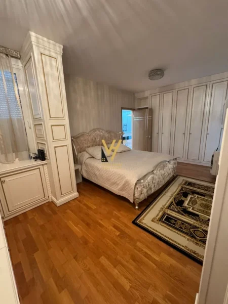 Tirane, jepet me qera apartament 2+1+Ballkon Kati 8, 122 m² 2.000 € (BLLOK)