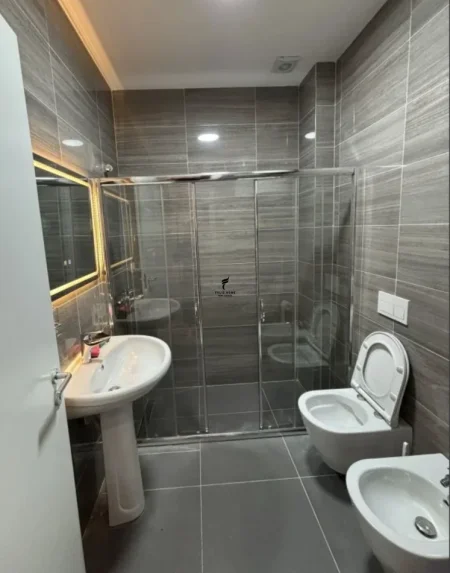 Tirane, jepet me qera apartament 1+1 Kati 0, 60 m² 550 € (KODRA E DIELLIT)