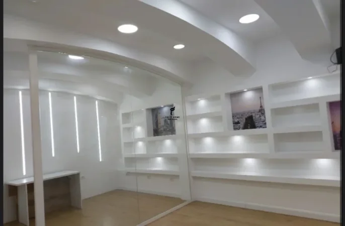 Tirane, jepet me qera dyqan Kati 0, 60 m² 1.200 € (MYSLYM SHYRI)
