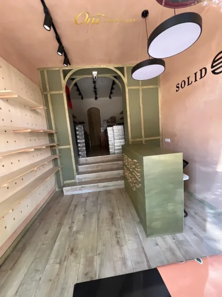 Tirane, jepet me qera dyqan Kati 0, 45 m² 1.500 € (MYSLYM SHYRI)