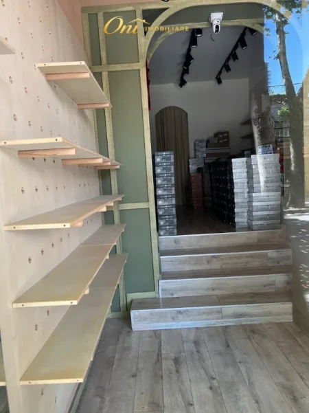 Tirane, jepet me qera dyqan Kati 0, 45 m² 1.500 € (MYSLYM SHYRI)