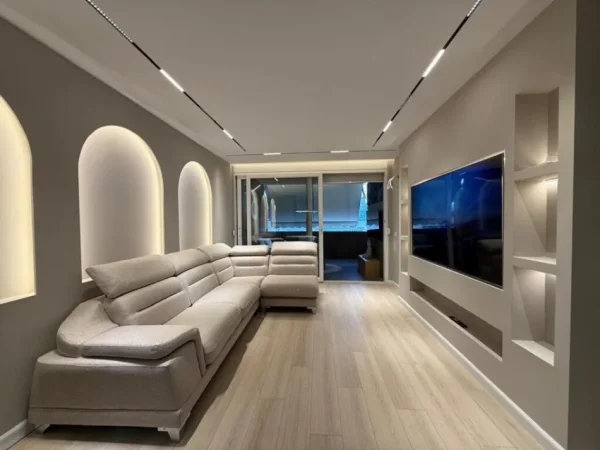 Tirane, shitet apartament 2+1+Ballkon Kati 8, 119 m² 305.000 € (Ish Ekspozita)