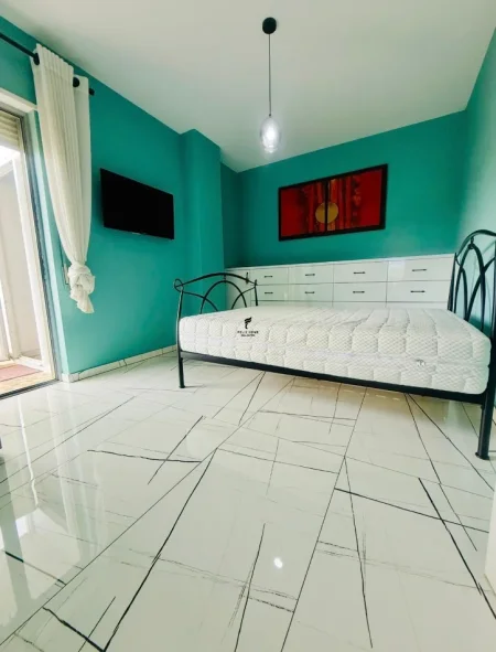 Tirane, jepet me qera apartament 2+1 Kati 4, 137 m² 1.200 € (LIQENI I THATE)