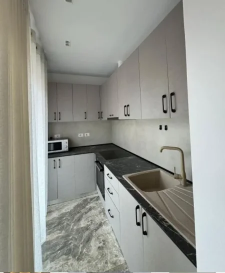 Tirane, jepet me qera apartament 1+1+Ballkon Kati 3, 70 m² 630 € (Astir)