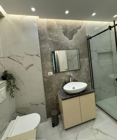 Tirane, jepet me qera apartament 1+1+Ballkon Kati 3, 70 m² 630 € (Astir)