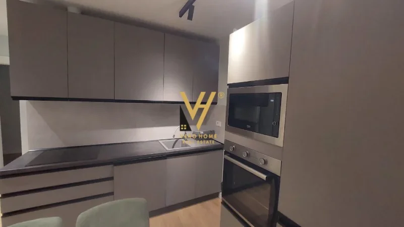 Tirane, jepet me qera apartament 1+1+Ballkon Kati 2, 70 m² 700 € (KOMUNA E PARISIT)
