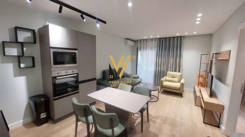 Tirane, jepet me qera apartament 1+1+Ballkon Kati 2, 70 m² 700 € (KOMUNA E PARISIT)