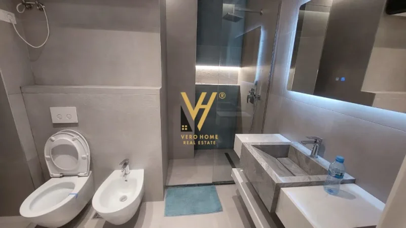 Tirane, jepet me qera apartament 1+1+Ballkon Kati 2, 70 m² 700 € (KOMUNA E PARISIT)