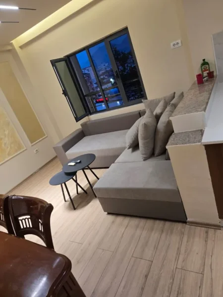 Tirane, jepet me qera apartament 1+1 Kati 3, 70 m² 450 € (Bujtina e Gjelit)