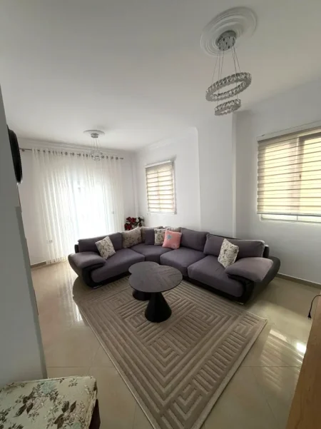 Jepet me qera 2+1+2 , 110 m² ,600 € , tek Kodra e Diellit, prane Eleonores