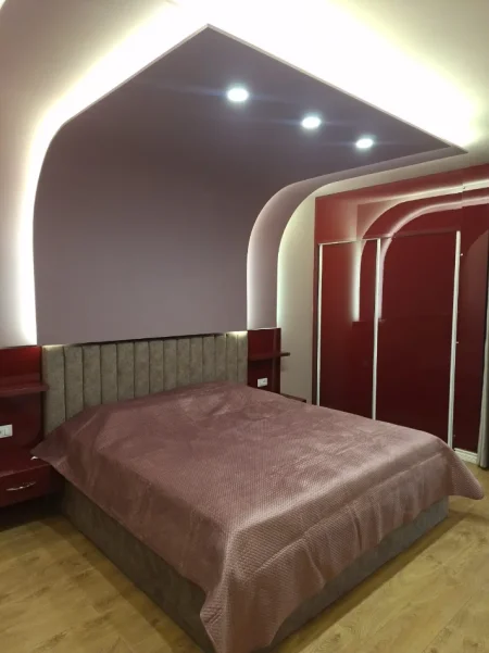 Tirane, jepet me qera apartament 2+1+Ballkon Kati 7, 80 m² 900 € (Gjimnazi partizani, Tirane)
