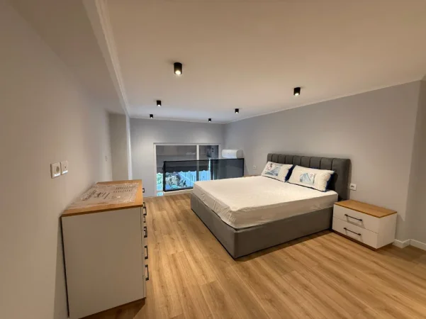 Tirane, jepet me qera apartament duplex Dublex Kati 1, 70 m² 500 € (Golden Park, perballe Spitalit Amerikan 3)