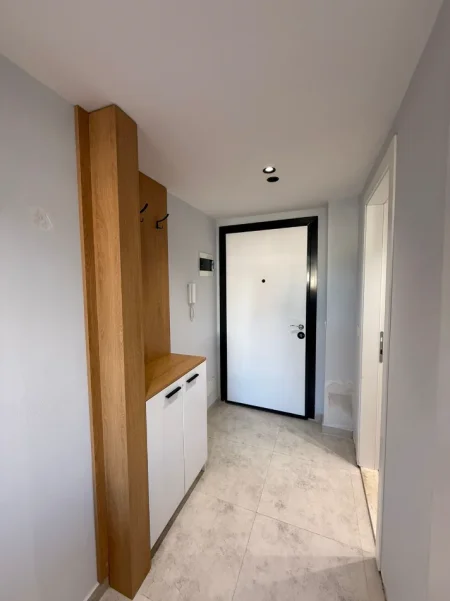 Tirane, jepet me qera apartament duplex Dublex Kati 1, 70 m² 500 € (Golden Park, perballe Spitalit Amerikan 3)