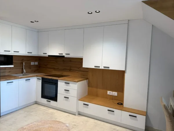 Tirane, jepet me qera apartament duplex Dublex Kati 1, 70 m² 500 € (Golden Park, perballe Spitalit Amerikan 3)
