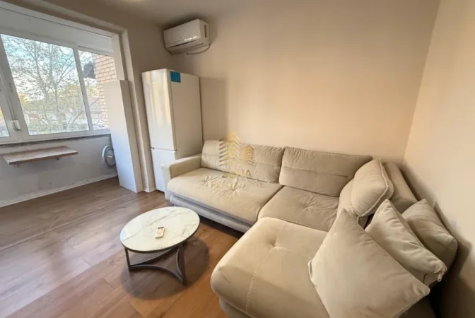Tirane, jepet me qera apartament 1+1 Kati 4, 55 m² 430 € (Kryqezimi i 5 Majit ,rruga Ferit Xhajko)