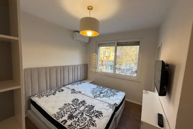 Tirane, jepet me qera apartament 1+1 Kati 4, 55 m² 430 € (Kryqezimi i 5 Majit ,rruga Ferit Xhajko)