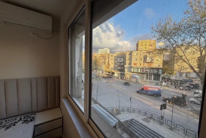 Tirane, jepet me qera apartament 1+1 Kati 4, 55 m² 430 € (Kryqezimi i 5 Majit ,rruga Ferit Xhajko)