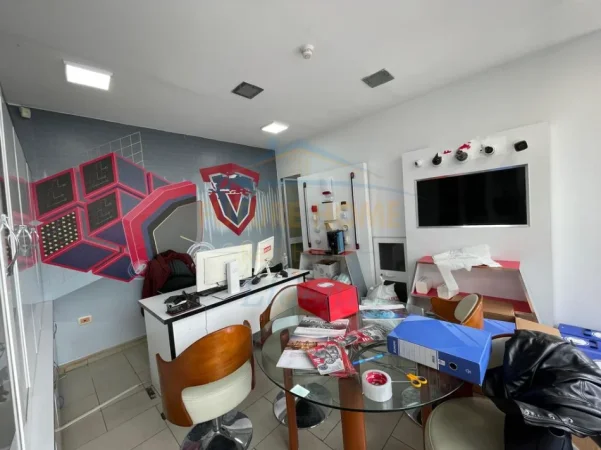 Tirane, jepet me qera ambjent biznesi Kati 0, 29 m² 600 € (Rruga e Kavajes)