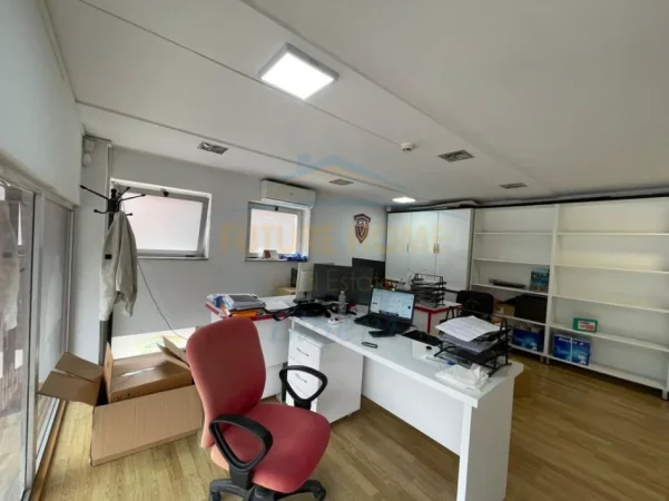 Tirane, jepet me qera ambjent biznesi Kati 0, 29 m² 600 € (Rruga e Kavajes)