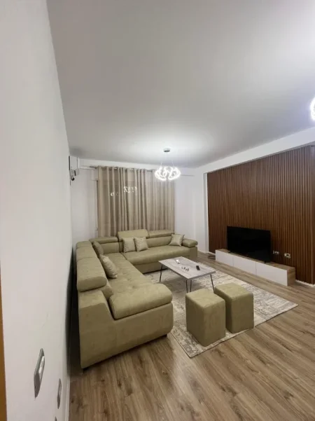 Tirane, jepet me qera apartament 1+1 Kati 5, 88 m² 600 € (Liqeni i Thate)