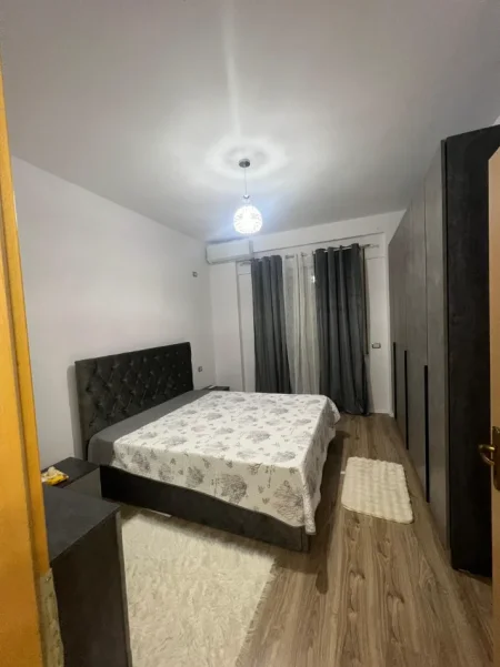 Tirane, jepet me qera apartament 1+1 Kati 5, 88 m² 600 € (Liqeni i Thate)