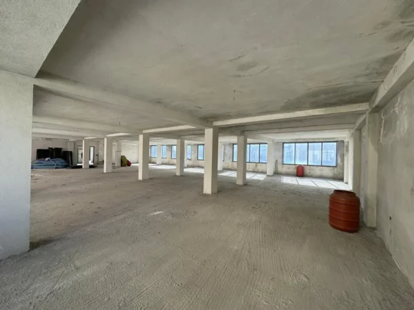 Tirane, jepet me qera ambjent biznesi Kati 4, 1.500 € (Selite)