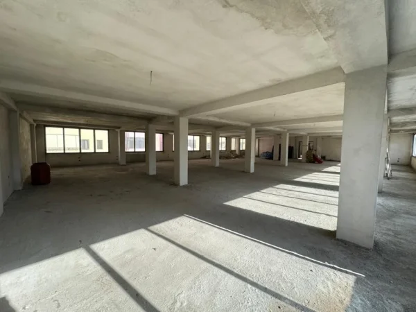 Tirane, jepet me qera ambjent biznesi Kati 4, 1.500 € (Selite)