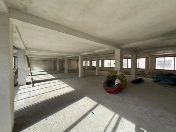 Tirane, jepet me qera ambjent biznesi Kati 4, 1.500 € (Selite)