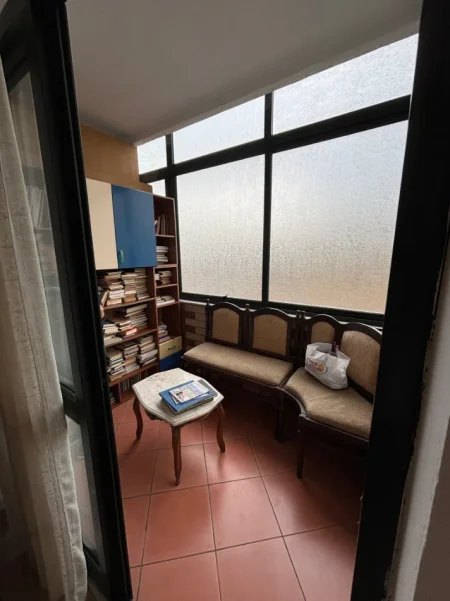 Tirane, jepet me qera apartament 3+1 Kati 2, 150 m² 1.100 € (RRUGA E KAVAJES)