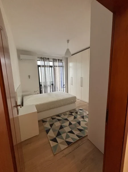 Tirane, jepet me qera apartament 3+1 Kati 2, 150 m² 1.100 € (RRUGA E KAVAJES)
