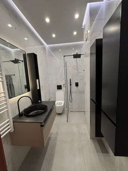Tirane, jepet me qera apartament 3+1 Kati 2, 150 m² 1.100 € (RRUGA E KAVAJES)