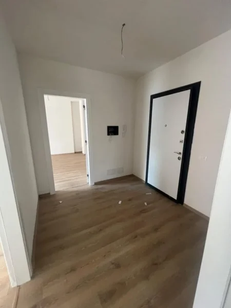 Tirane, jepet me qera zyre Kati 6, 98 m² 700 € (Rruga Filip Jano)