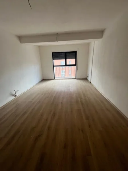 Tirane, jepet me qera zyre Kati 6, 98 m² 700 € (Rruga Filip Jano)
