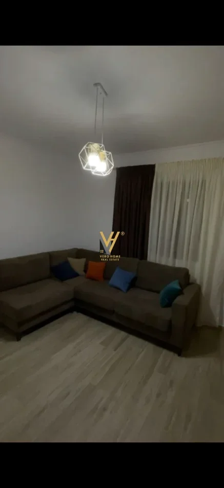 Tirane, jepet me qera apartament 1+1+Ballkon Kati 0, 50 m² 470 € (PARKU)