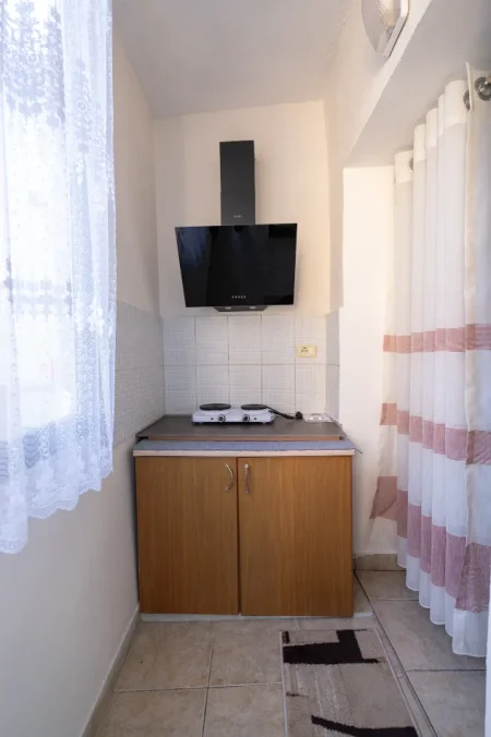 Tirane, jap me qera apartament 1+1+Aneks+Ballkon Kati 3, 42 m² 400 € (Rruga Mihal Grameno)