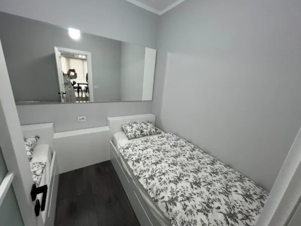 Tirane, jepet me qera apartament 2+1 Kati 4, 85 m² 800 € (stacioni i trenit)